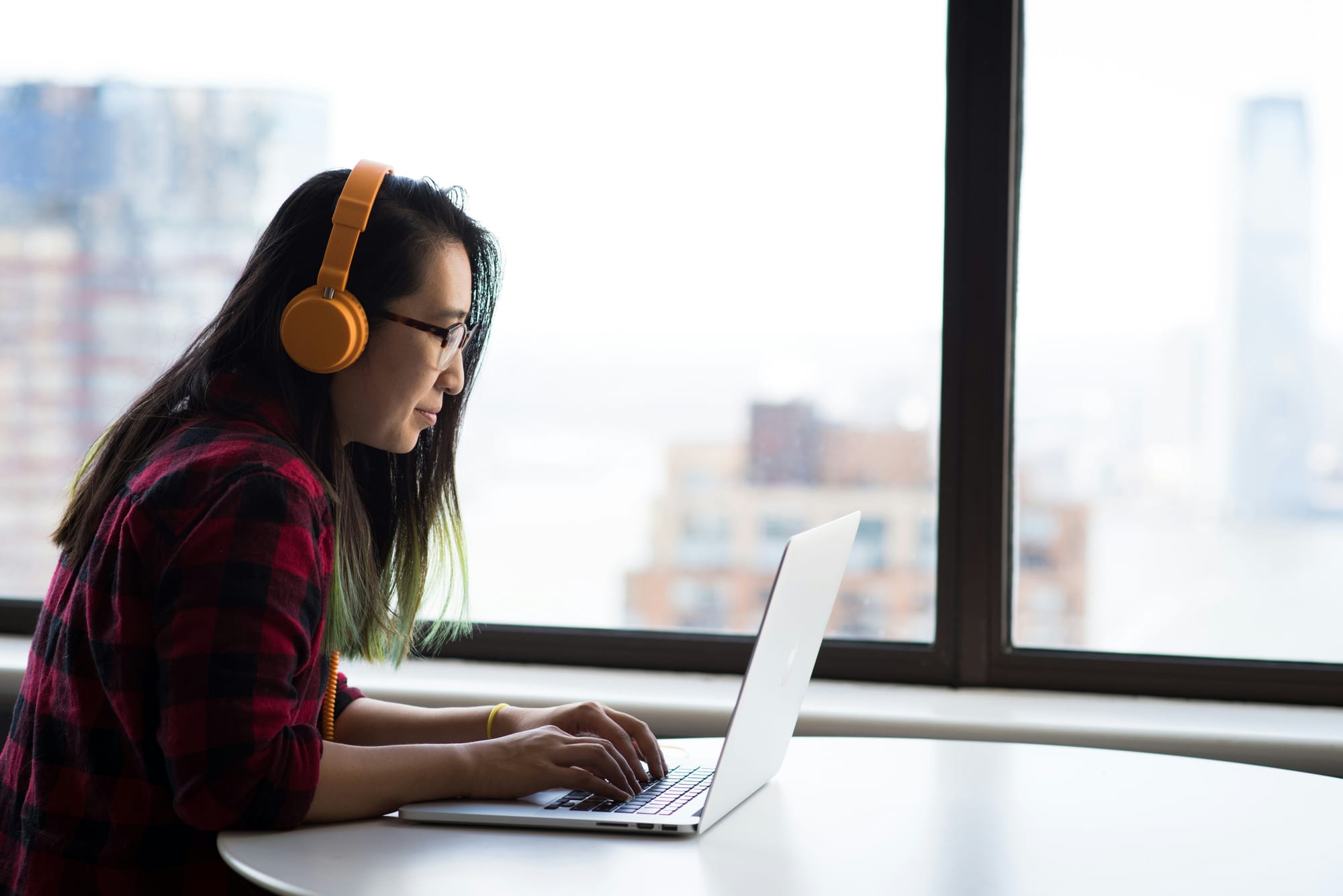 woman learning How to Use AI for SEO