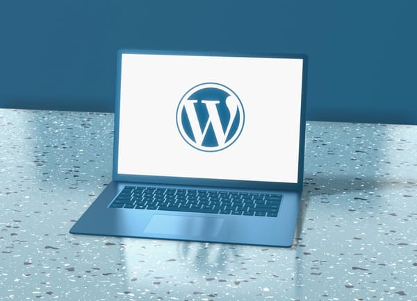 wordpress logo on laptop - WordPress Automatic Internal Links